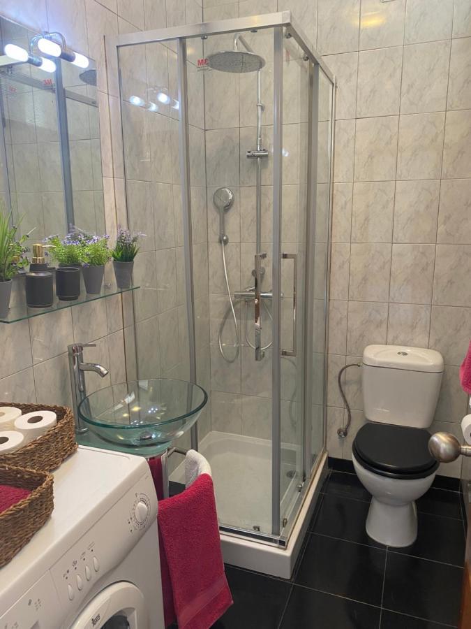 Apartamento Com Patio Na Rua Principal Da Cidade بورتو المظهر الخارجي الصورة